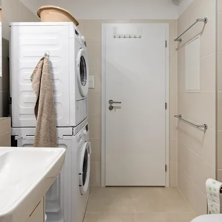 Apartment 3-izb S Klimatizaciou A Parkovanim V Novostavbe Bratislava